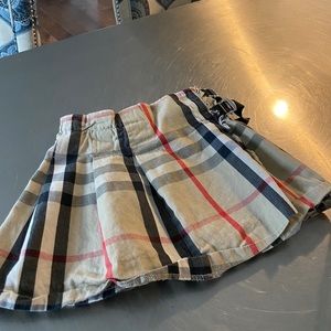 Children’s Burberry skirt size 5 Y